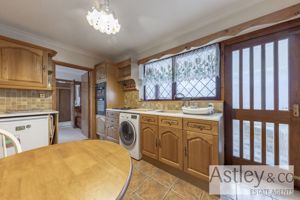 kitchen- click for photo gallery